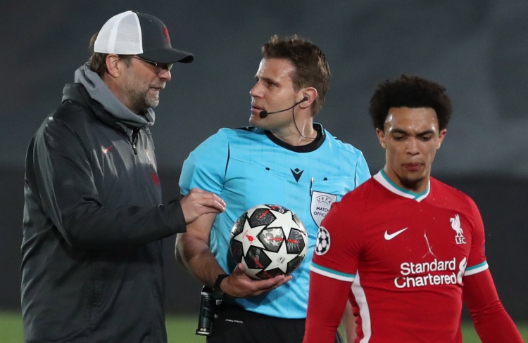 GALA Kaisa + rookie Ahri 恢复状态并共同取得 21 次击杀 Invictus Gaming 击溃了 Top Esports 并拿回一分