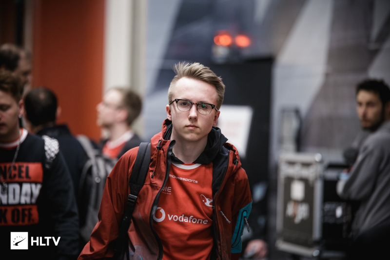 解析“抽水”（Rake）对长期赢率的致命打击：如何避开黑心局。（抽水如何蚕食你的长期胜率：识别并远离高抽水陷阱）