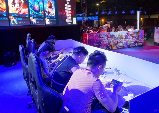 Spirit , Liquid, 和 Virtus.pro 晋级 BLAST Bounty Fall 2025 LAN 阶段