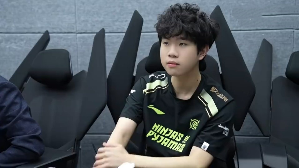 炸金花中的风险窗口（炸金花的高风险时段）