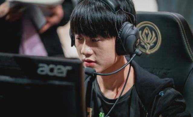 Zeus：比赛期间很想吃海底捞 奖杯非常重拿不动 S赛才是最重要的